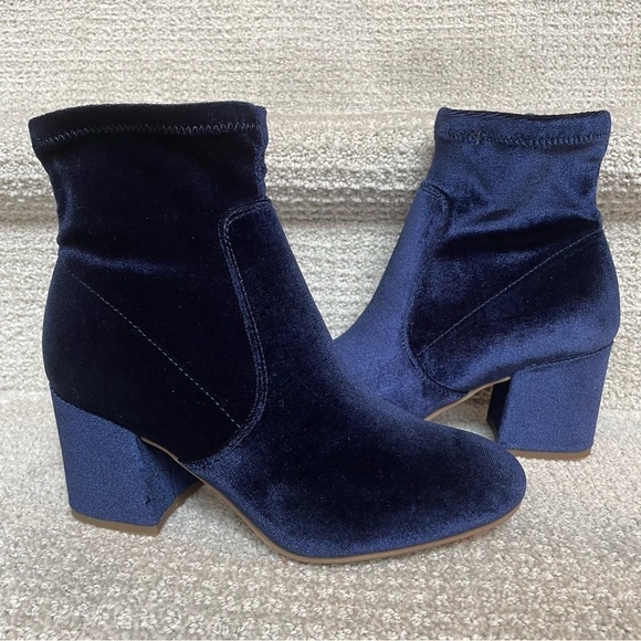 NWOT Women's Blue "Suede" Ankle Block Heel Boots Zip Elastic Size 6 Medium - Picture 1 of 8